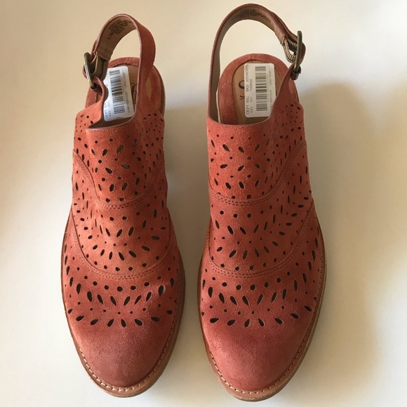 NEW✨Söfft • Red Suede Cutout Heel with Backstrap - Picture 4 of 9